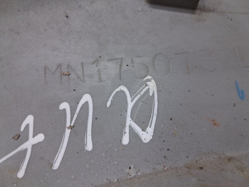 Накладка двери задняя левая Outlander 2003-2006 cu 2.4 бензин 4G69