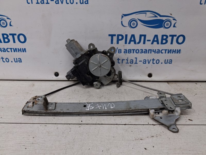 Стеклоподъемник задний правый Mitsubishi Outlander 2003-2006 cu 2.4 бензин 4G69 MR573880 Б/У