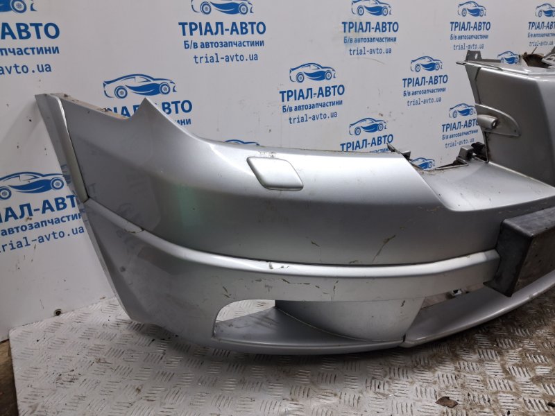 Бампер передний Outlander 2003-2006 cu 2.4 бензин 4G69