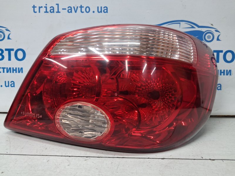 Фонарь задний внешний правый Mitsubishi Outlander 2003-2006 cu 2.4 бензин 4G69 8330A050 Б/У