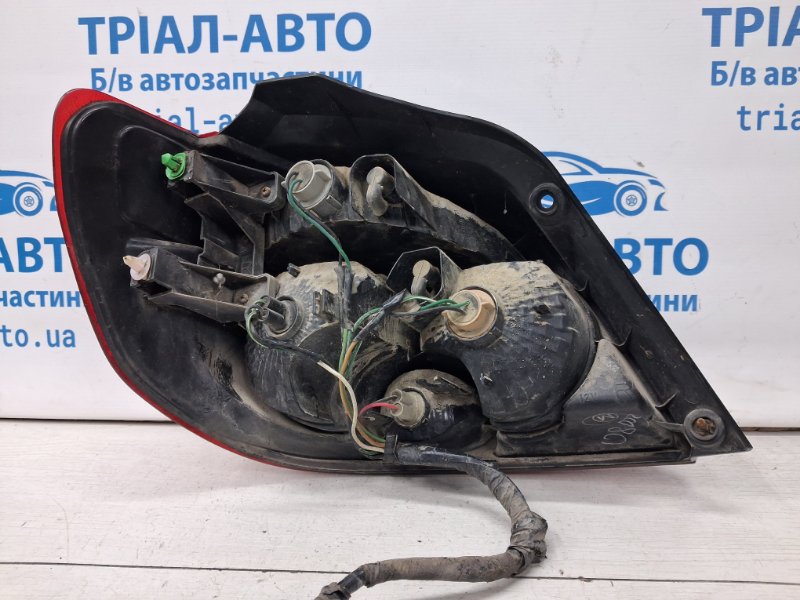 Фонарь задний внешний правый Outlander 2003-2006 cu 2.4 бензин 4G69