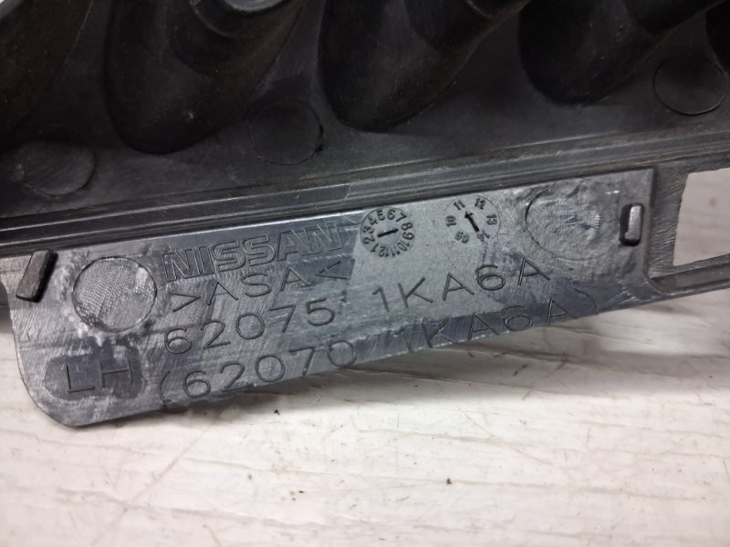 Решетка переднего бампера левая Juke 2010-2019 F15 1.6 turbo MR16DDT