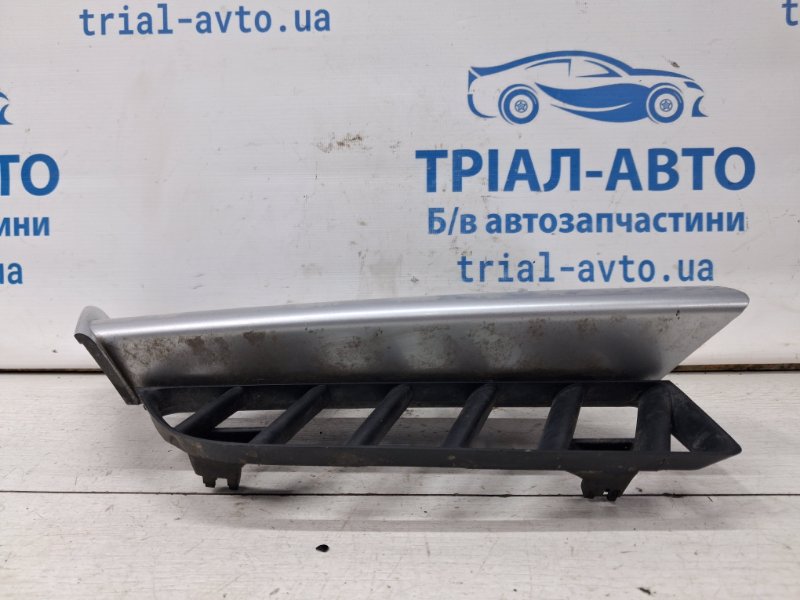 Решетка переднего бампера правая Outlander 2003-2006 cu 2.4 бензин 4G69