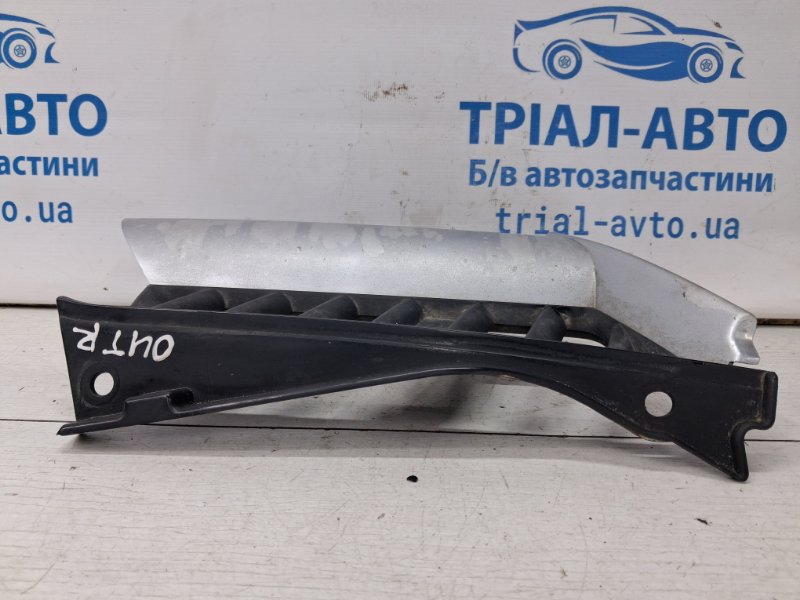 Решетка переднего бампера правая Mitsubishi Outlander cu 2.4 бензин 4G69