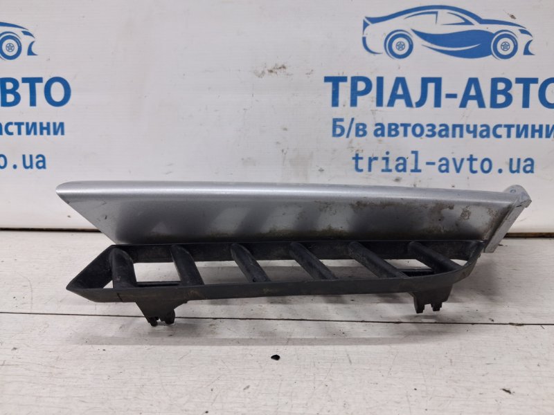 Решетка переднего бампера левая Outlander 2003-2006 cu 2.4 бензин 4G69