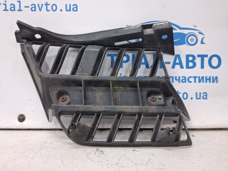 Решетка переднего бампера левая Outlander 2003-2006 cu 2.4 бензин 4G69