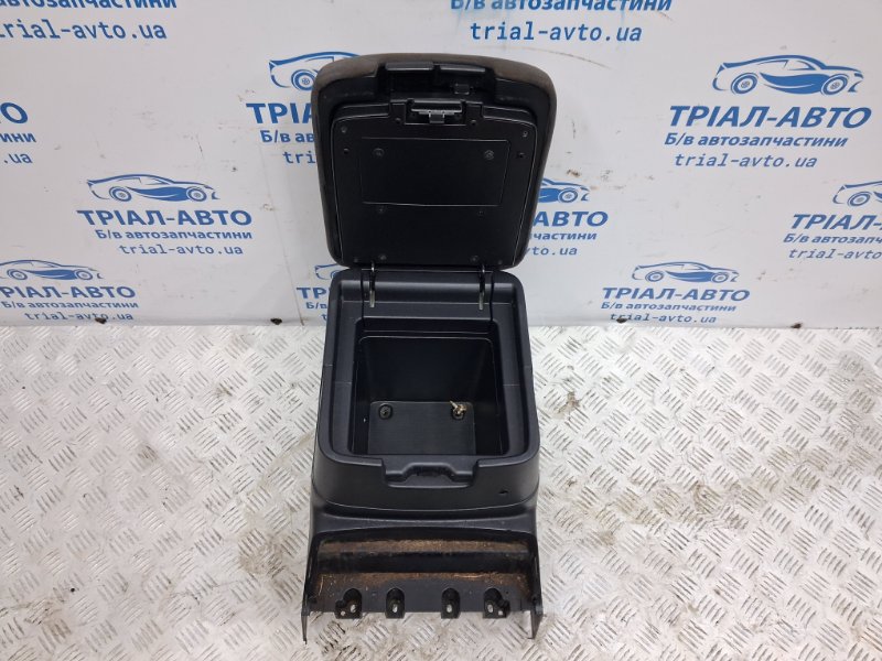 Подлокотник Mitsubishi Pajero Wagon 4 3.2 Дизель 4M41