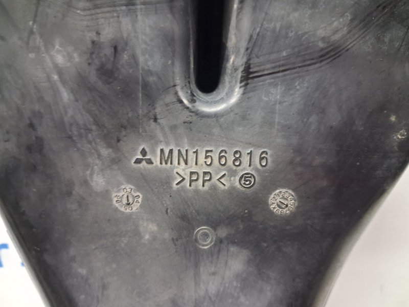 Воздухозаборник Outlander 2003-2006 cu 2.4 бензин 4G69 Воздухозаборник Outlander 2003-2006 cu 2.4 бензин 4G69