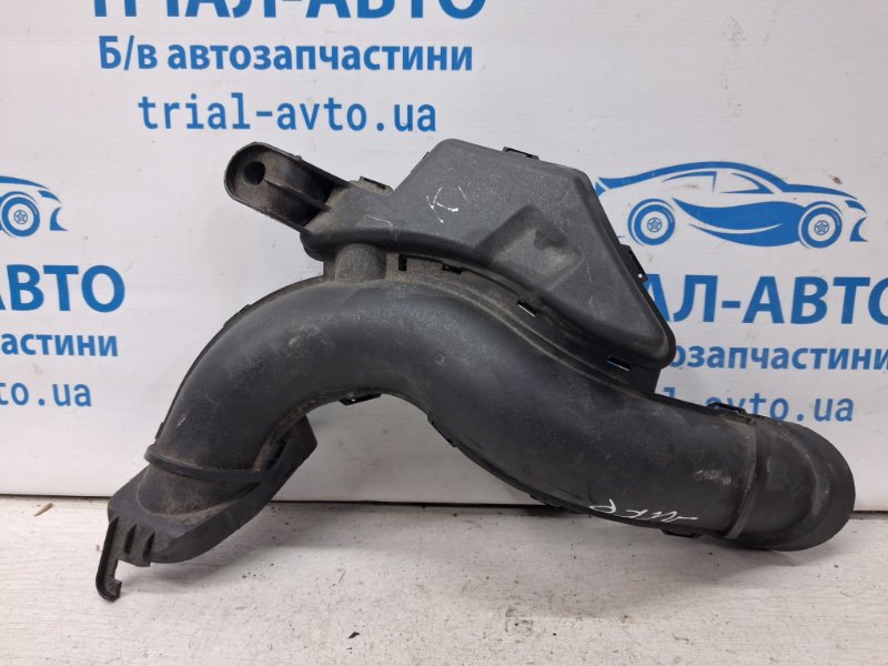 Воздуховод Nissan Juke 2010-2019 F15 1.6 turbo MR16DDT 165541KA0B Б/У