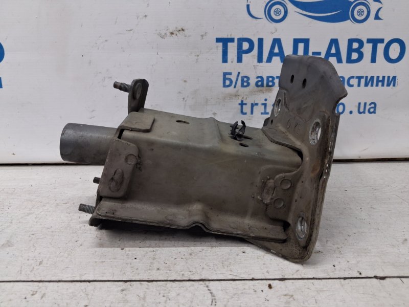 Кронштейн усилителя переднего бампера левый Juke 2010-2019 F15 1.6 turbo MR16DDT