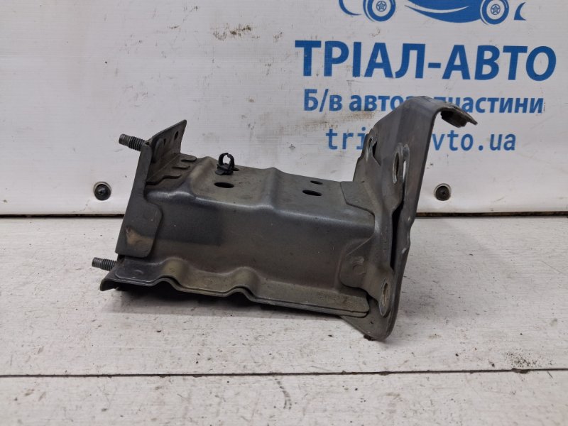 Кронштейн усилителя переднего бампера правый Juke 2010-2019 F15 1.6 turbo MR16DDT