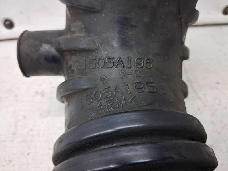 Патрубок воздушного фильтра Pajero Wagon 2006-2022 4 3.2 Дизель 4M41