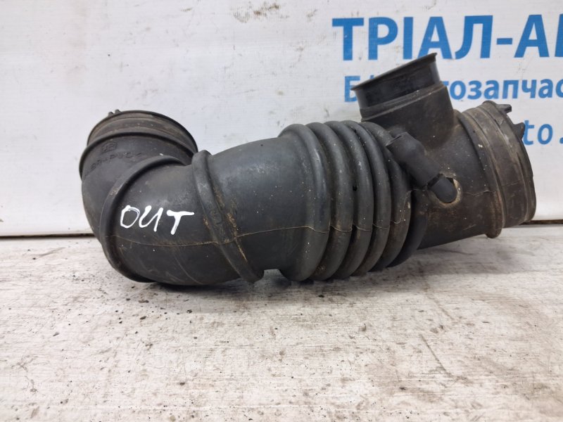 Патрубок воздушного фильтра Mitsubishi Outlander 2003-2006 cu 2.4 бензин 4G69 MN135260 Б/У