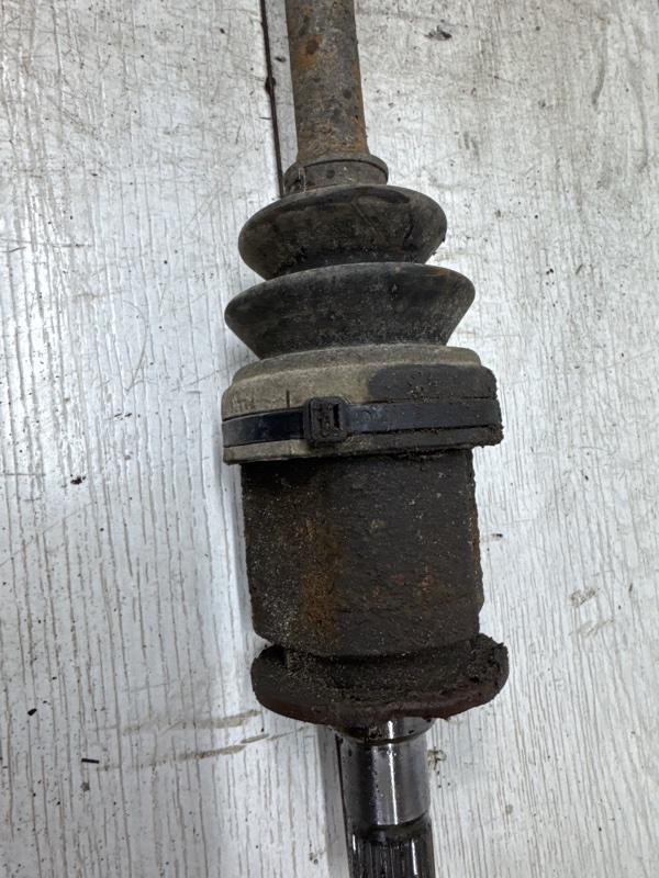 Привод задний Outlander 2003-2006 cu 2.4 бензин 4G69