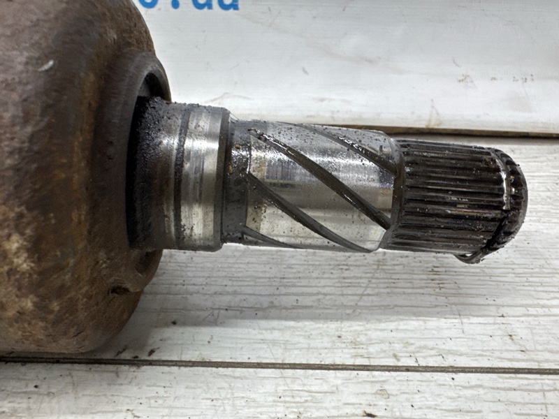 Привод передний левый АКПП Sorento 2002-2011 BL 2.5 diesel D4CB