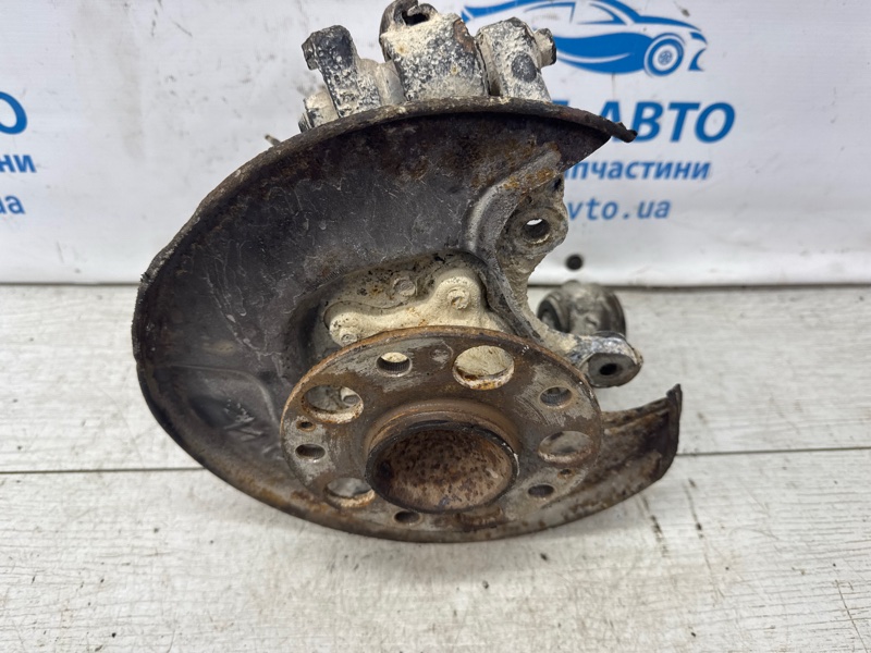 Цапфа задняя правая со ступицей Civic 2005-2012 FD 1.8 бензин R18A