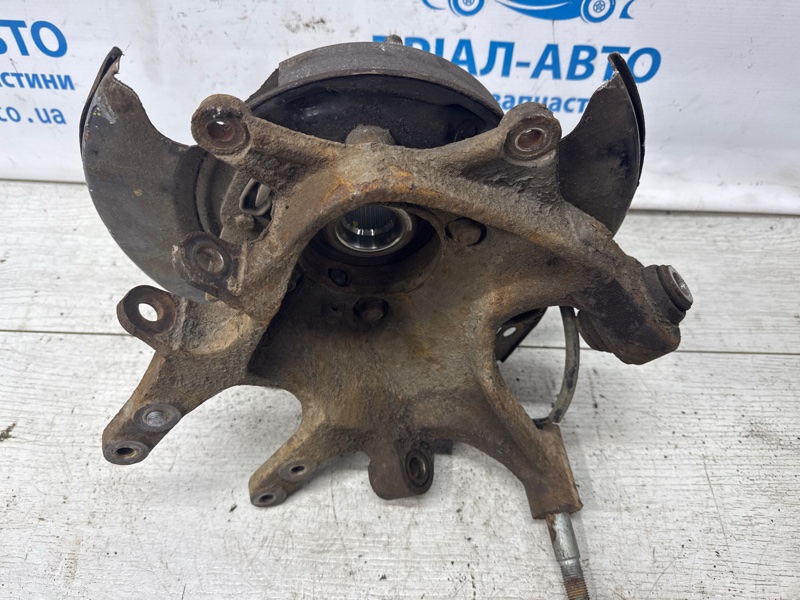 Цапфа задняя правая со ступицей Santa fe 2012-2019 DM 2.2 diesel D4HB