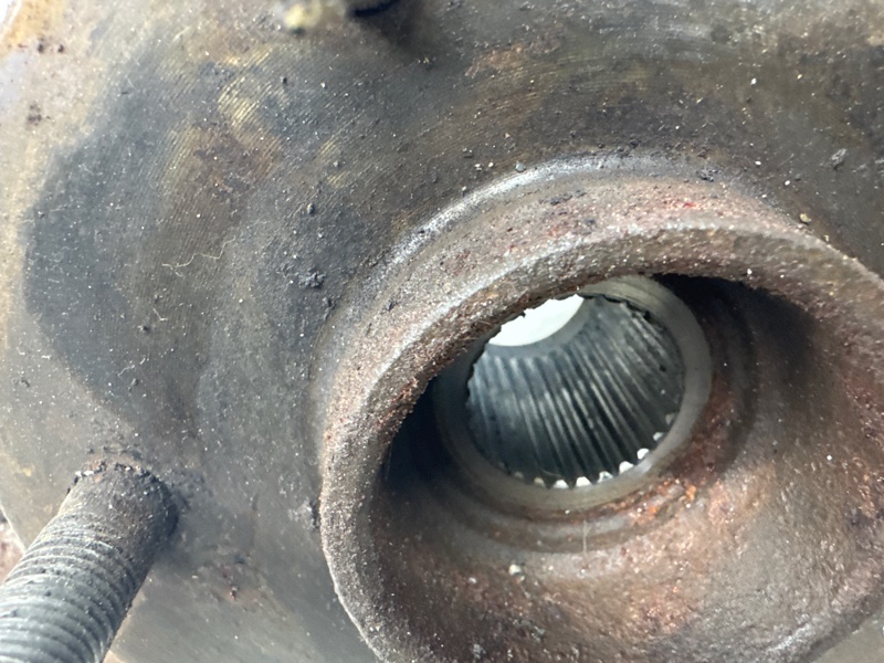 Кулак поворотный левый со ступицей Grand Vitara 2005-2016 JT 2.7 бензин H27A