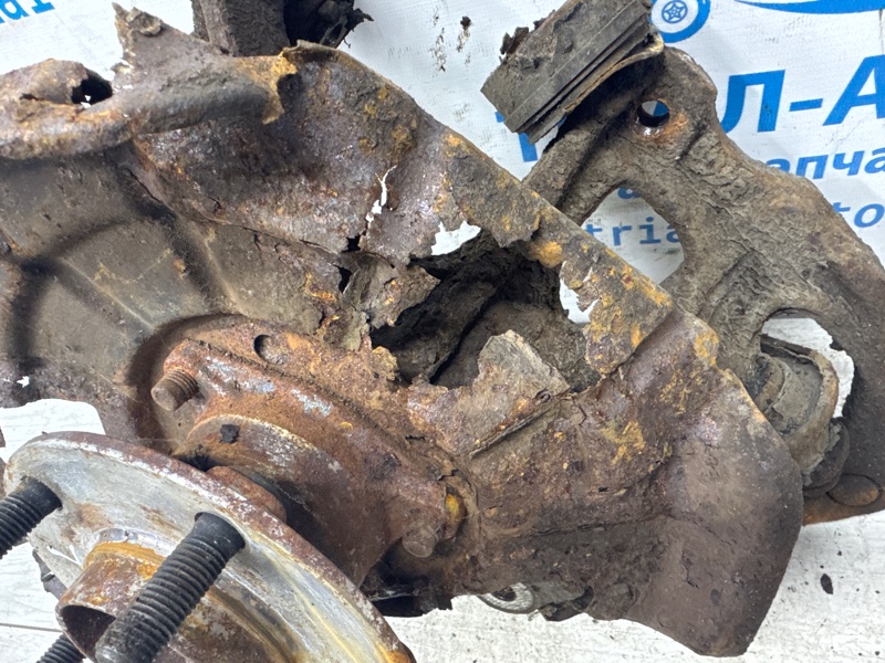 Цапфа задняя левая со ступицей 6 2007-2013 GH 2.5 бензин L5-VE