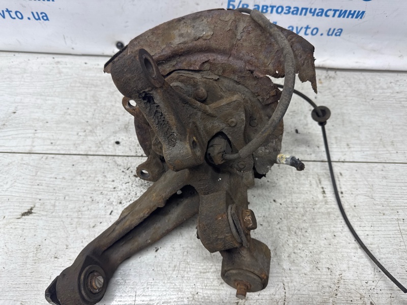 Цапфа задняя левая со ступицей Camry 2001-2006 XV30 3.0 Бензин 1MZFE