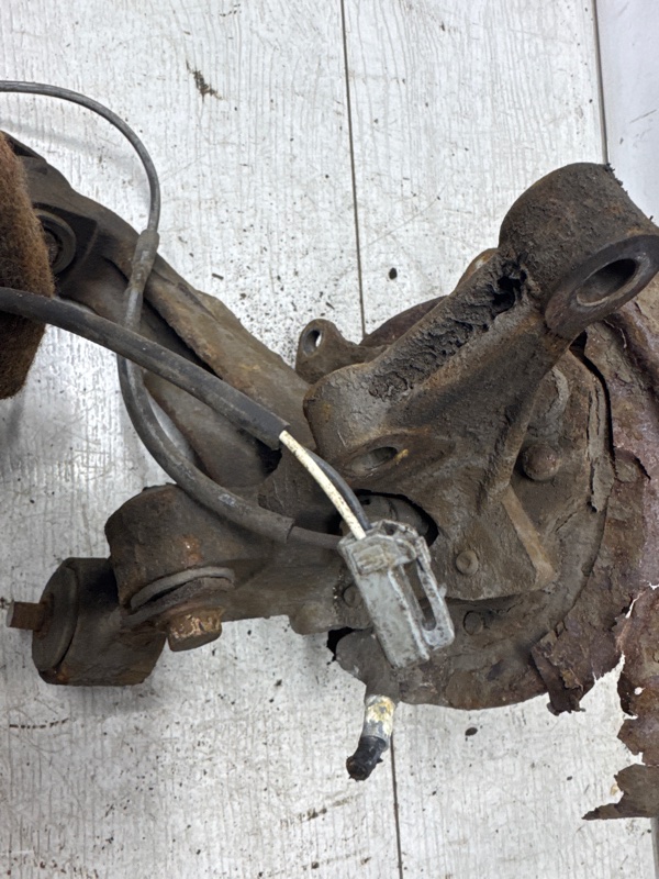 Цапфа задняя левая со ступицей Camry 2001-2006 XV30 3.0 Бензин 1MZFE