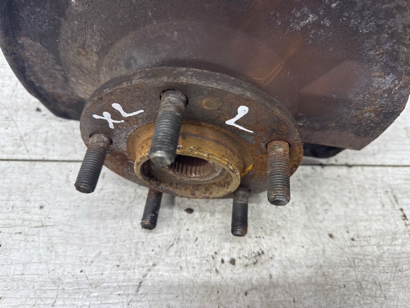 Кулак поворотный левый со ступицей Outlander 2007-2012 XL 2.4 бензин 4b12