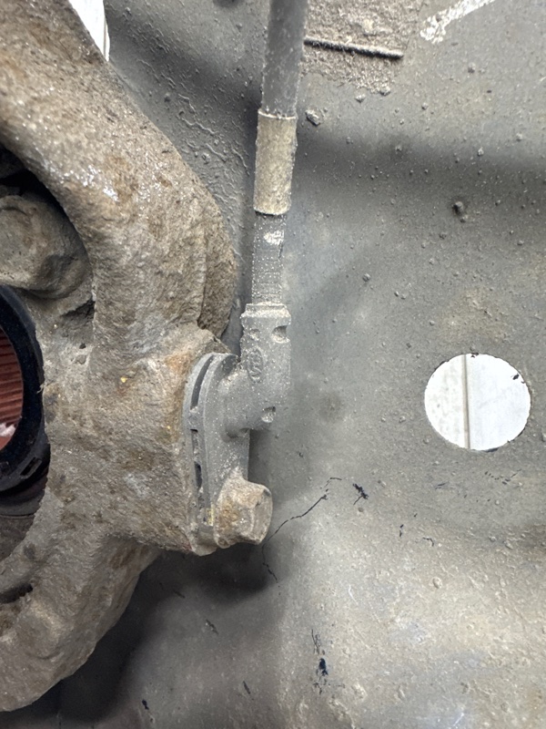 Кулак поворотный левый со ступицей IX35 2009-2015 LM 1.7 diesel D4FD