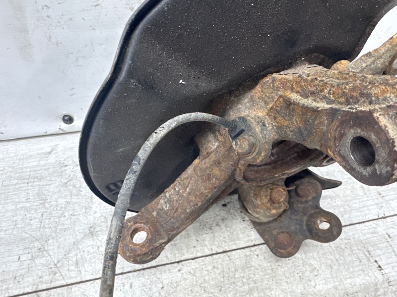 Кулак поворотный левый со ступицей Honda Civic FD 1.8 бензин R18A