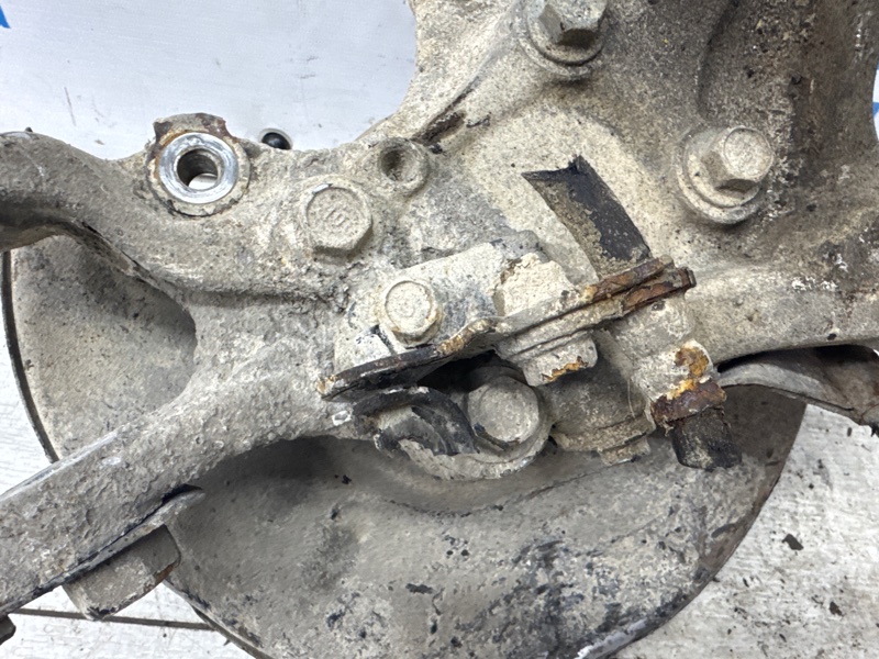 Цапфа задняя правая со ступицей Honda Civic FD 1.8 бензин R18A