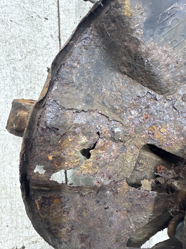 Кулак поворотный правый со ступицей 6 2007-2013 GH 2.5 бензин L5-VE