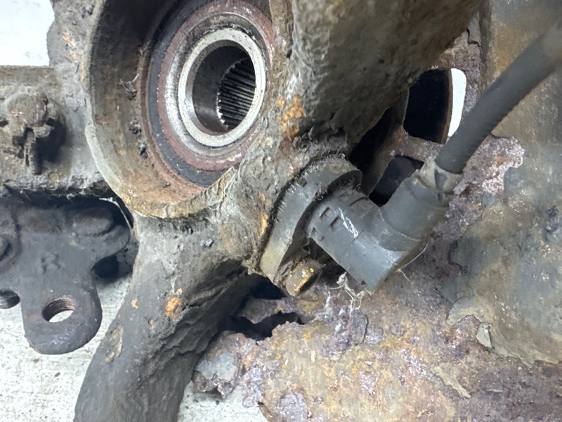 Кулак поворотный правый со ступицей Toyota Camry XV30 3.0 Бензин 1MZFE