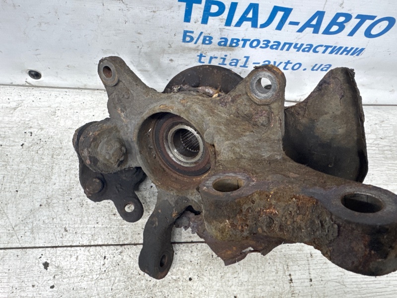 Кулак поворотный правый со ступицей Camry 2001-2006 XV30 3.0 Бензин 1MZFE