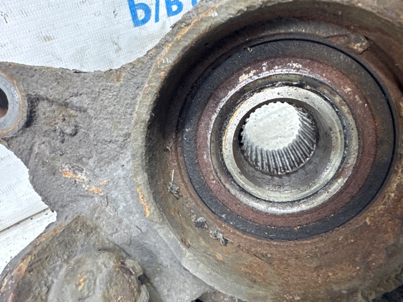 Кулак поворотный правый со ступицей Camry 2001-2006 XV30 3.0 Бензин 1MZFE