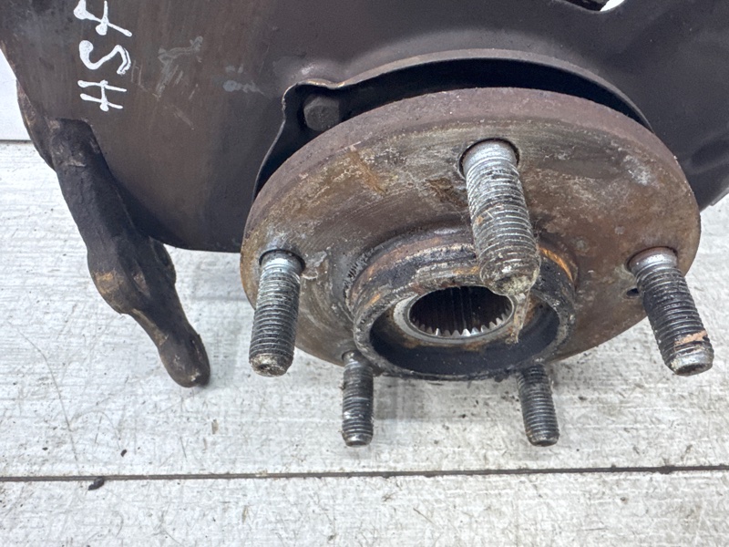 Кулак поворотный правый со ступицей Santa fe 2012-2019 DM 2.2 diesel D4HB