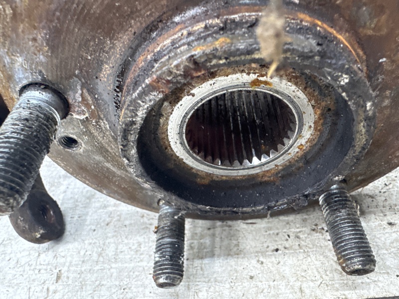 Кулак поворотный правый со ступицей Santa fe 2012-2019 DM 2.2 diesel D4HB