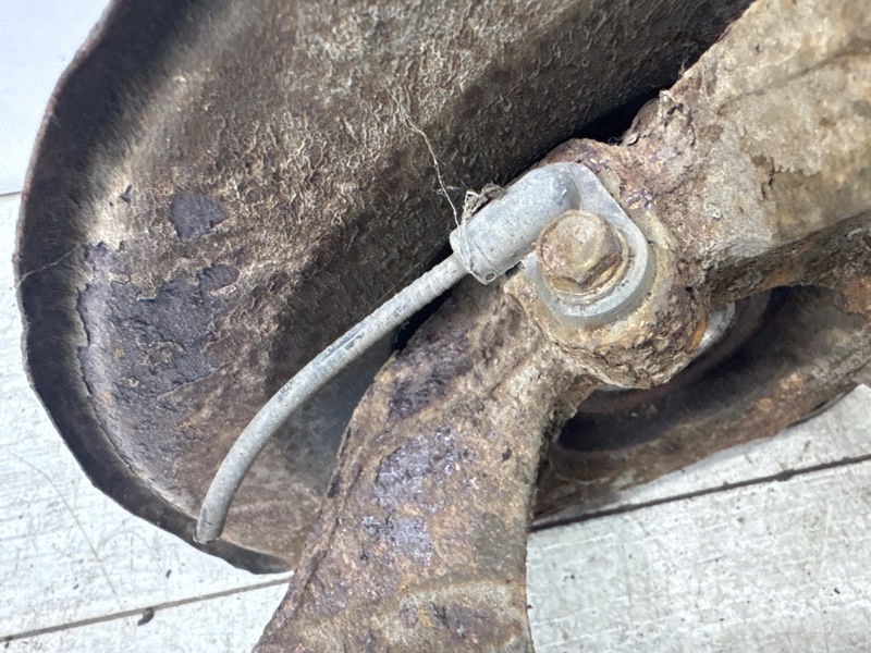 Кулак поворотный правый со ступицей Mitsubishi Outlander XL 2.4 бензин 4b12