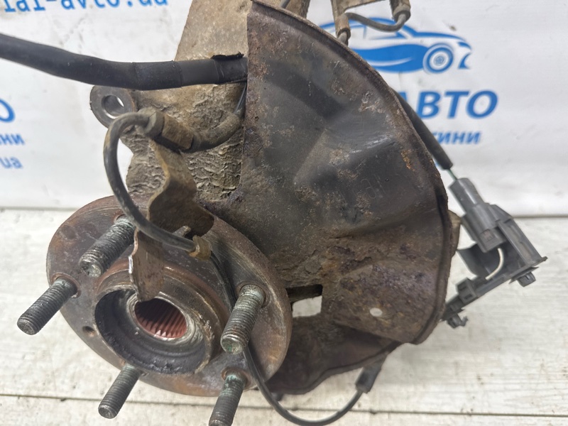 Кулак поворотный левый со ступицей 6 2007-2013 GH 2.5 бензин L5-VE