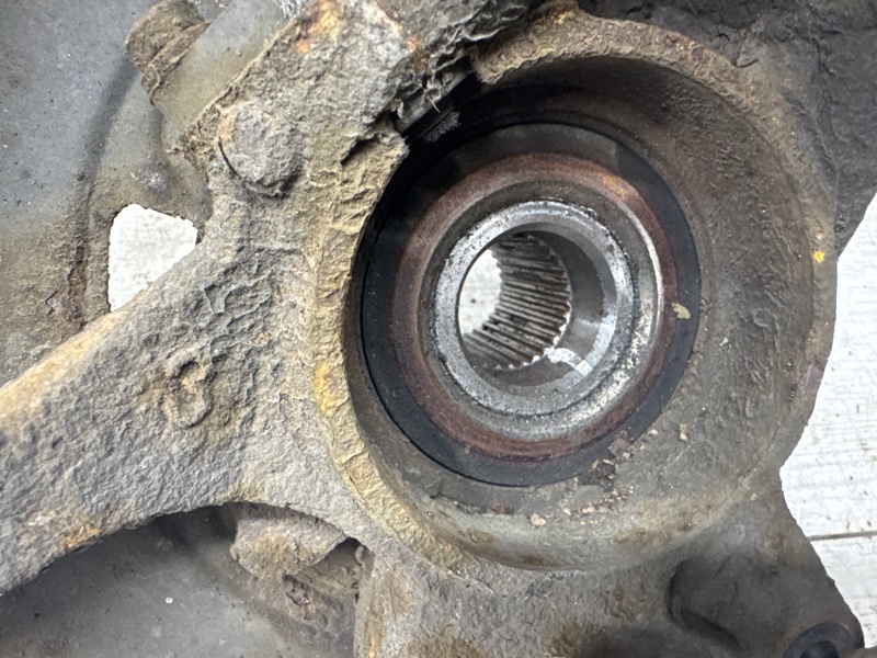 Кулак поворотный левый со ступицей Toyota Camry XV30 3.0 Бензин 1MZFE