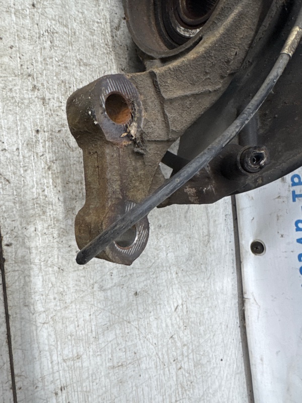 Кулак поворотный левый со ступицей Santa fe 2012-2019 DM 2.2 diesel D4HB