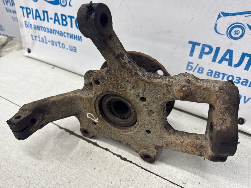 Кулак поворотный правый со ступицей Sorento 2002-2011 BL 2.5 diesel D4CB