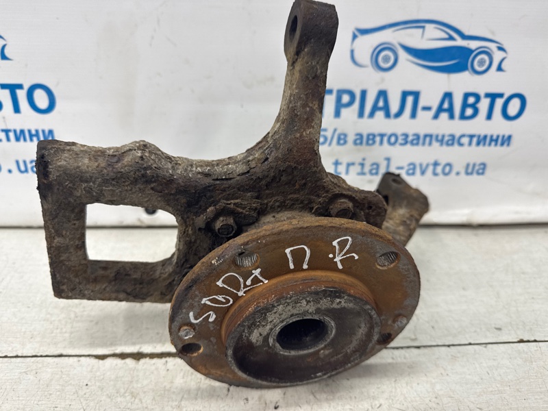 Кулак поворотный правый со ступицей Sorento 2002-2011 BL 2.5 diesel D4CB