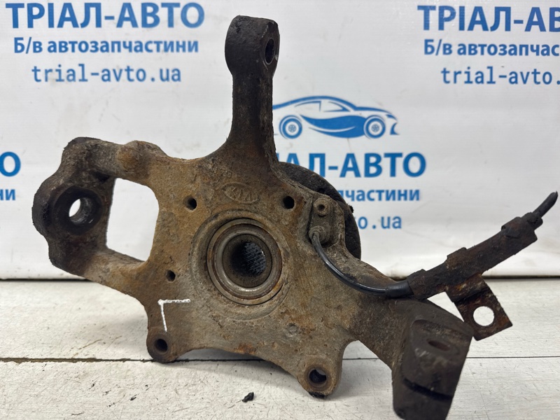 Кулак поворотный левый со ступицей Kia Sorento 2002-2011 BL 2.5 diesel D4CB 517153E250 Б/У