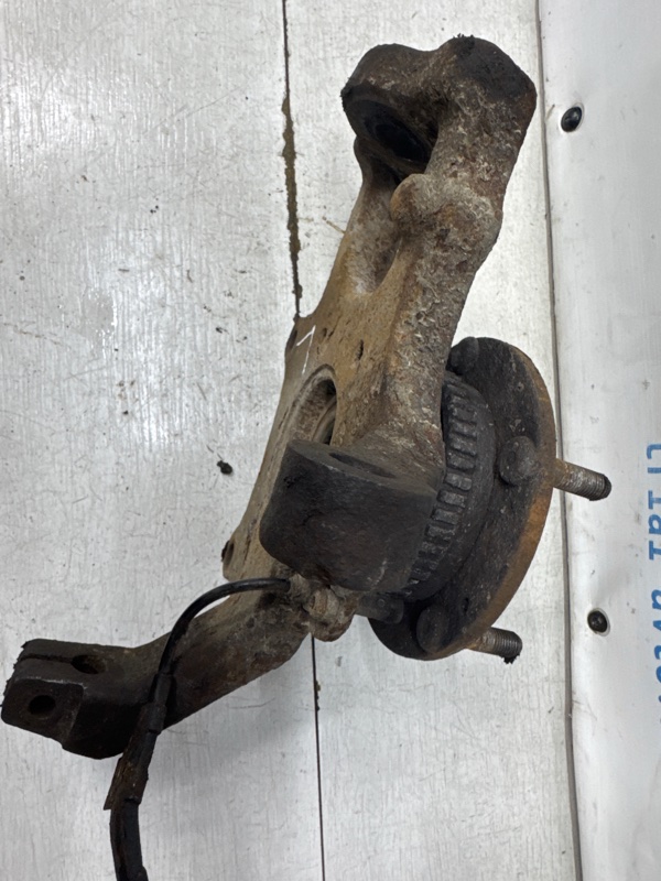 Кулак поворотный левый со ступицей Sorento 2002-2011 BL 2.5 diesel D4CB