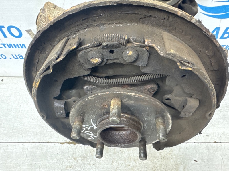 Цапфа задняя правая со ступицей Grand Vitara 2005-2016 JT 2.7 бензин H27A