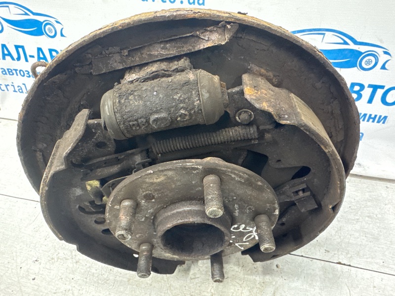 Цапфа задняя левая со ступицей Grand Vitara 2005-2016 JT 2.7 бензин H27A