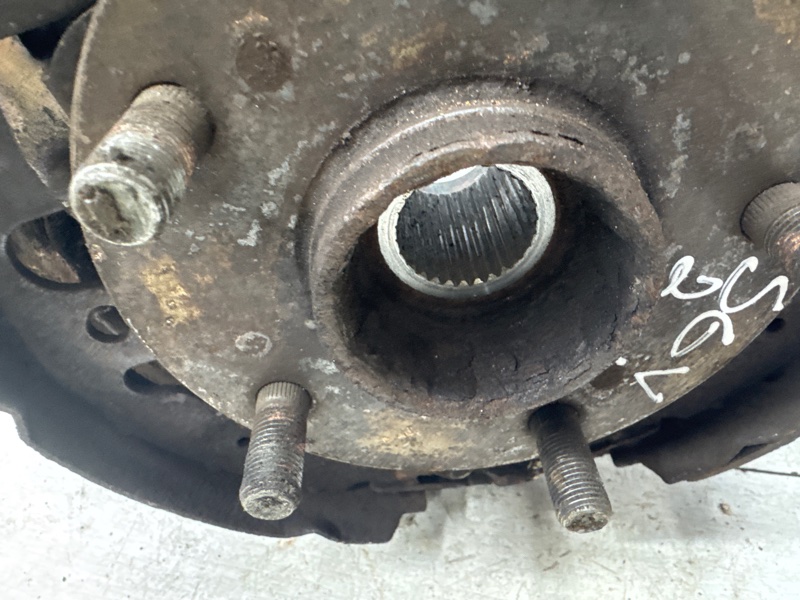 Цапфа задняя левая со ступицей Grand Vitara 2005-2016 JT 2.7 бензин H27A