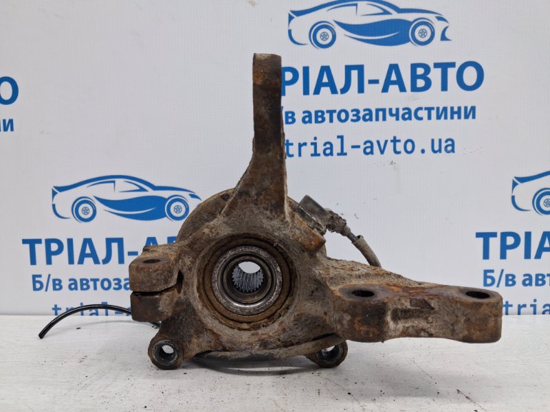 Кулак поворотный левый со ступицей Mitsubishi Outlander 2003-2006 cu 2.4 бензин 4G69 MR491325 Б/У