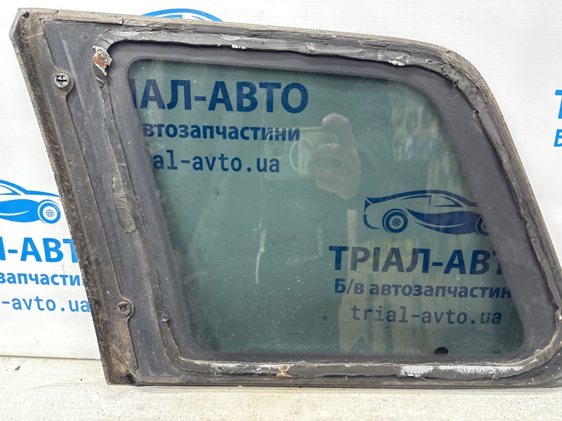 Стекло в кузов заднее правое Outlander 2003-2006 cu 2.4 бензин 4G69
