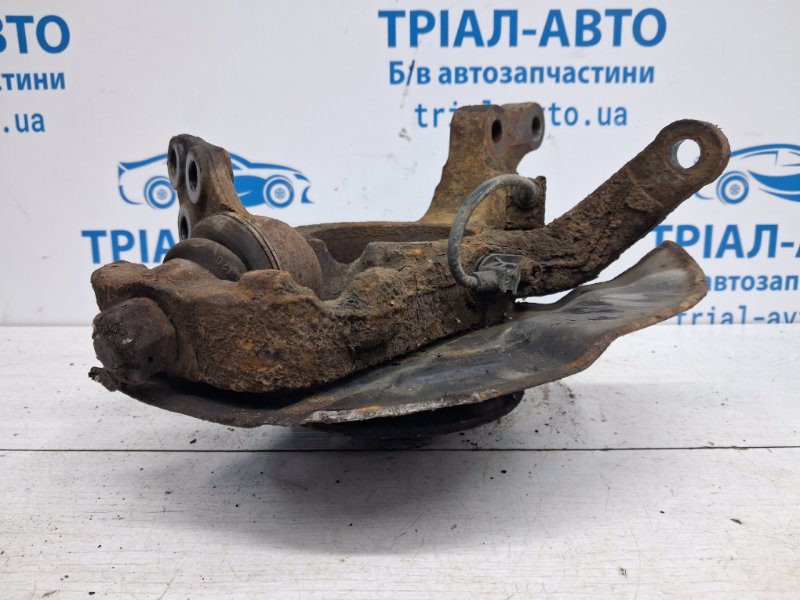 Кулак поворотный правый со ступицей SsangYong Korando C200 2.0 diesel D20Dt