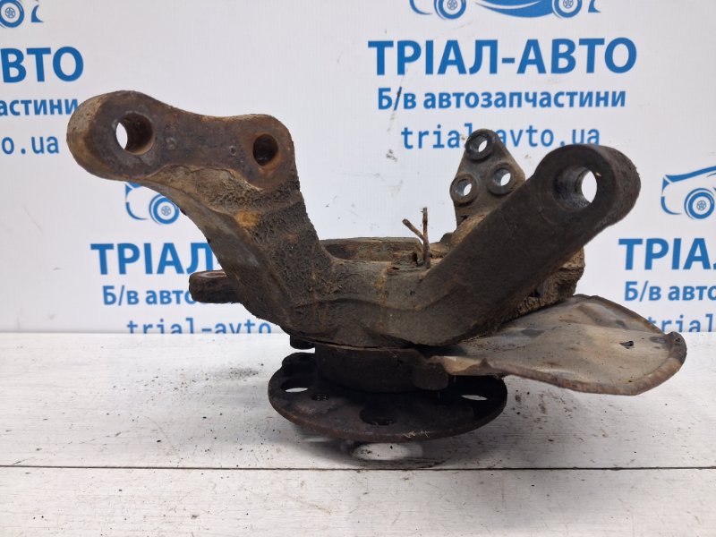 Кулак поворотный левый со ступицей Korando 2010-2019 C200 2.0 diesel D20Dt